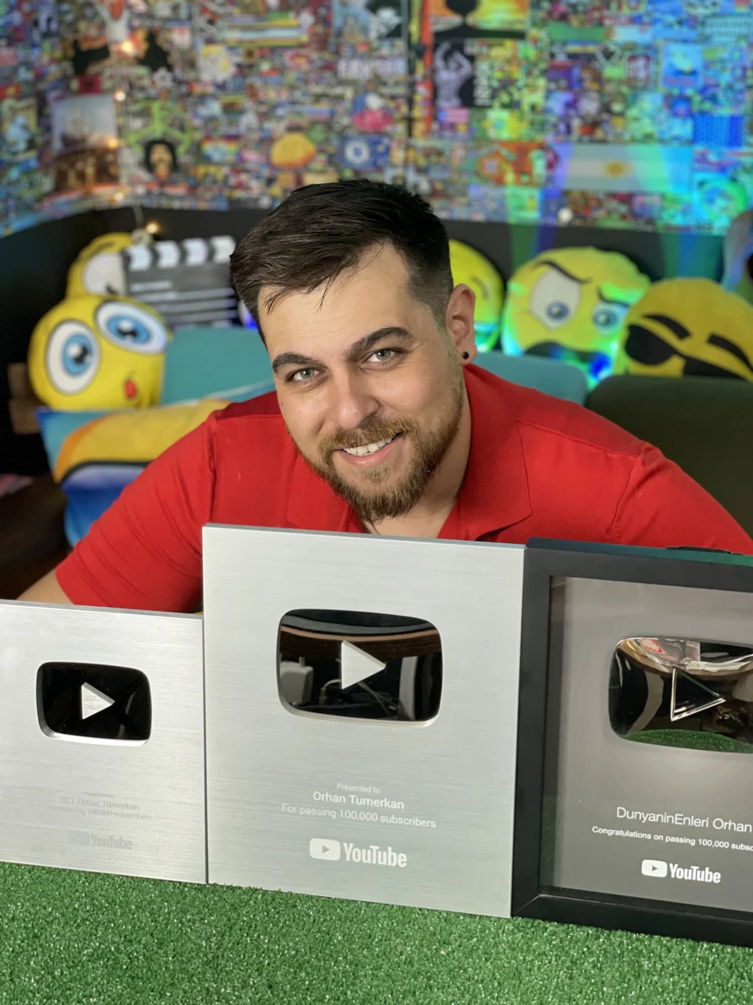 Orhan Tümerkan YouTube plaketleriyle